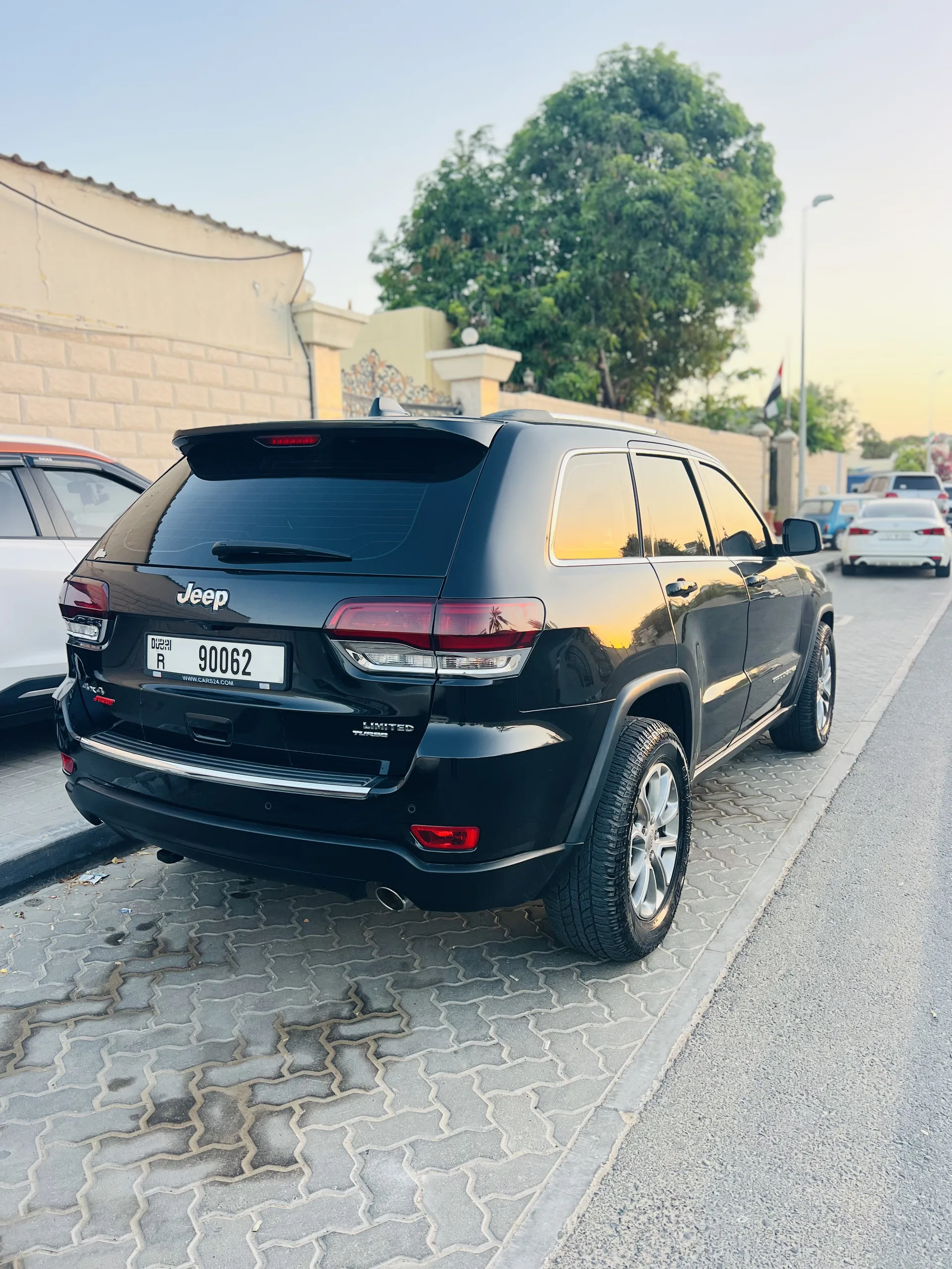 Jeep Grand Cherokee 5.7 Hemi AT AWD (347 حصان) - 3