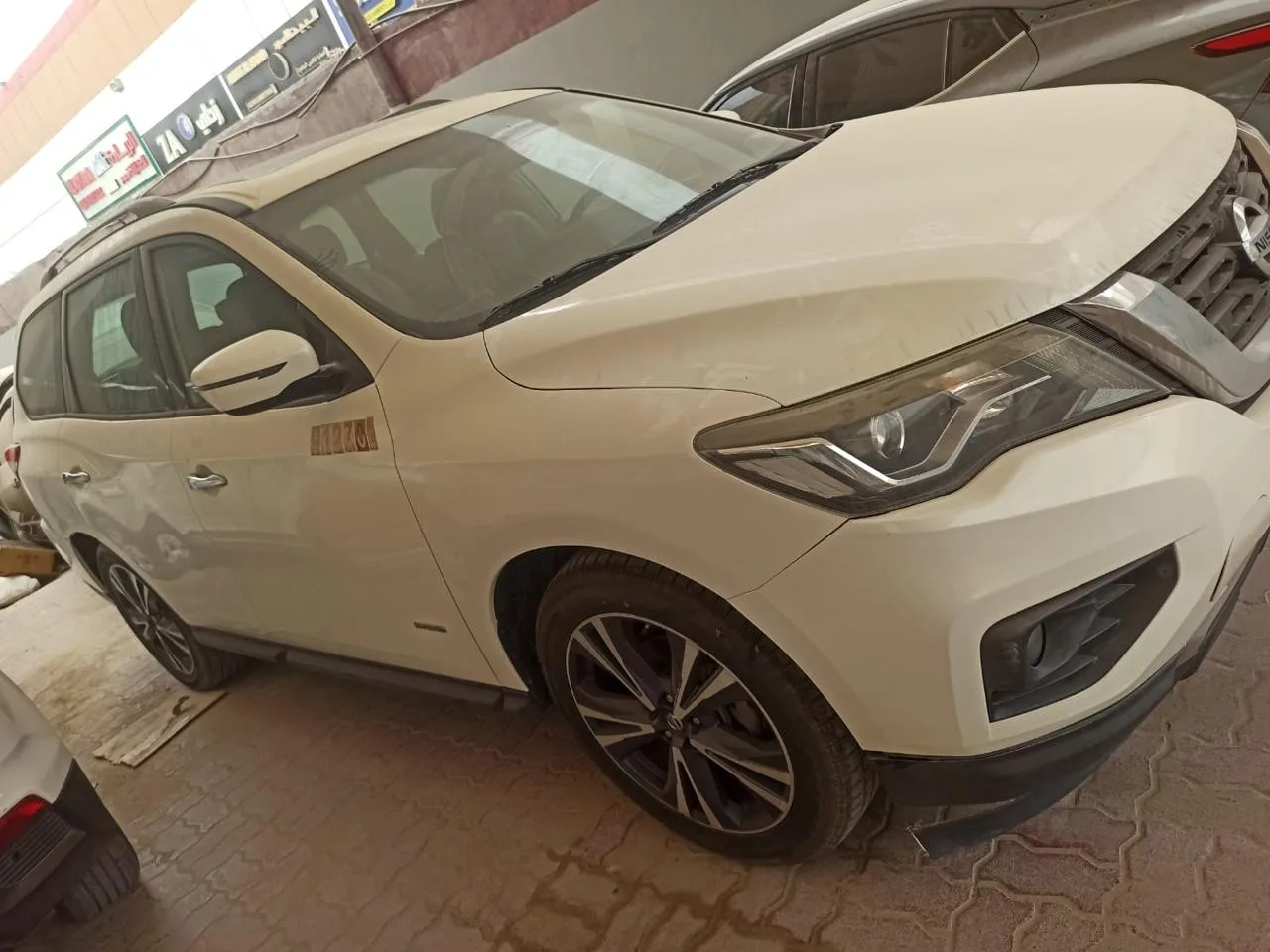 Nissan Pathfinder 3.5 CVT AWD (284 حصان)